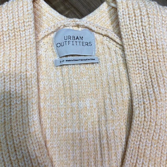 Urban Outfitters Size M Chunky Knit V-Neck Sweater Cream Yellow | Oversized Cozy - Picture 3 of 12